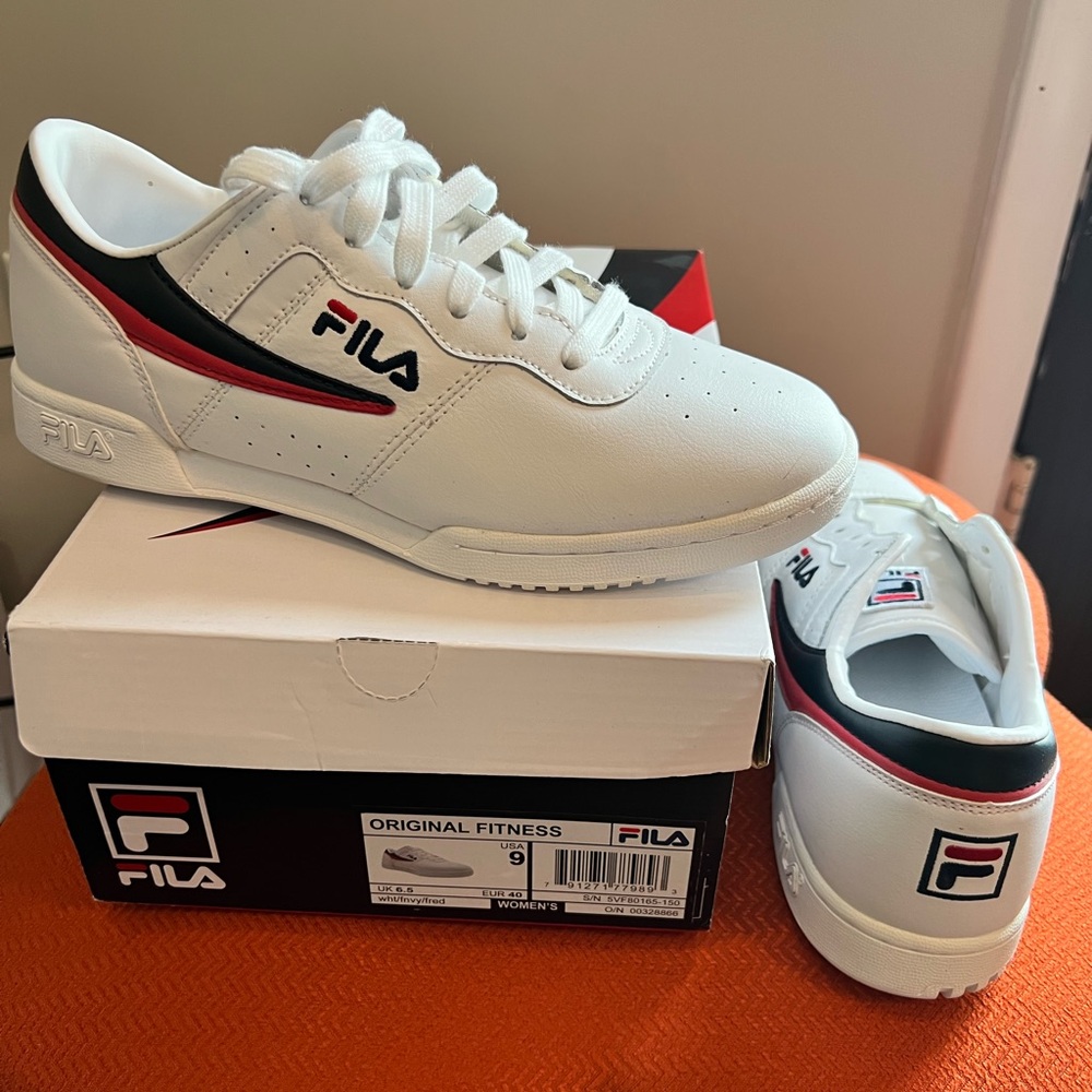 Womens Old School Fila Sneakers Size 9 NWT